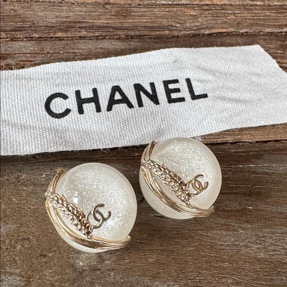 Chanel authentic buttons from Paris - Picture 2 of 3